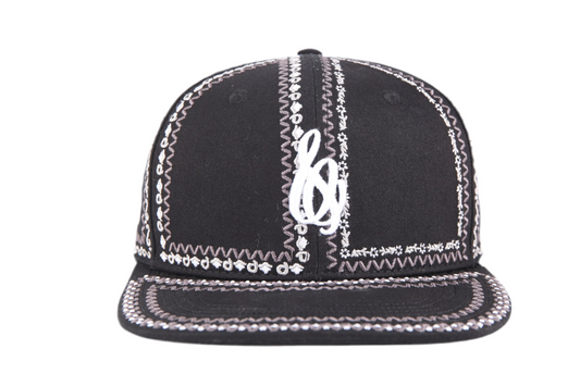 La Casquette à Fleurs Noire